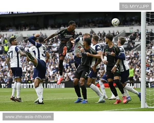 足球英超头球争顶力压防守者破门——极致对决背后的训练与战术